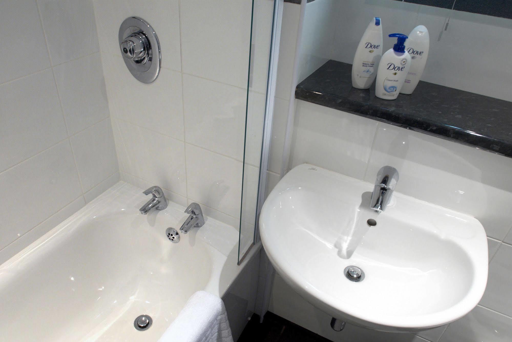 The Barns Hotel Cannock Esterno foto